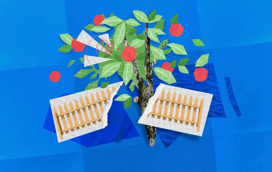 árbol de fruta sobre fondo azul y una verja de manera rota