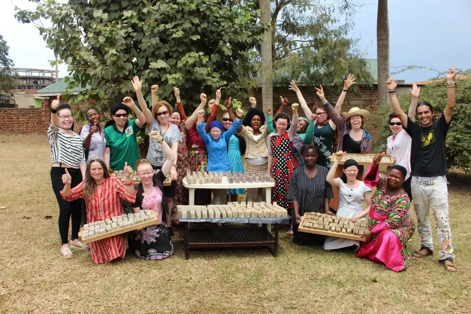 Group of volunteers celebrate for Idealist Days