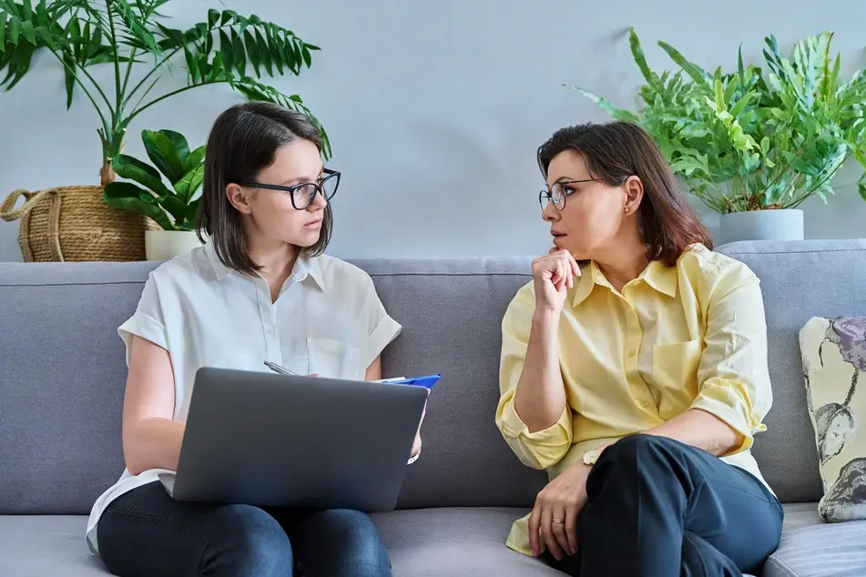 Two woman discuss asking volunteers to donate
