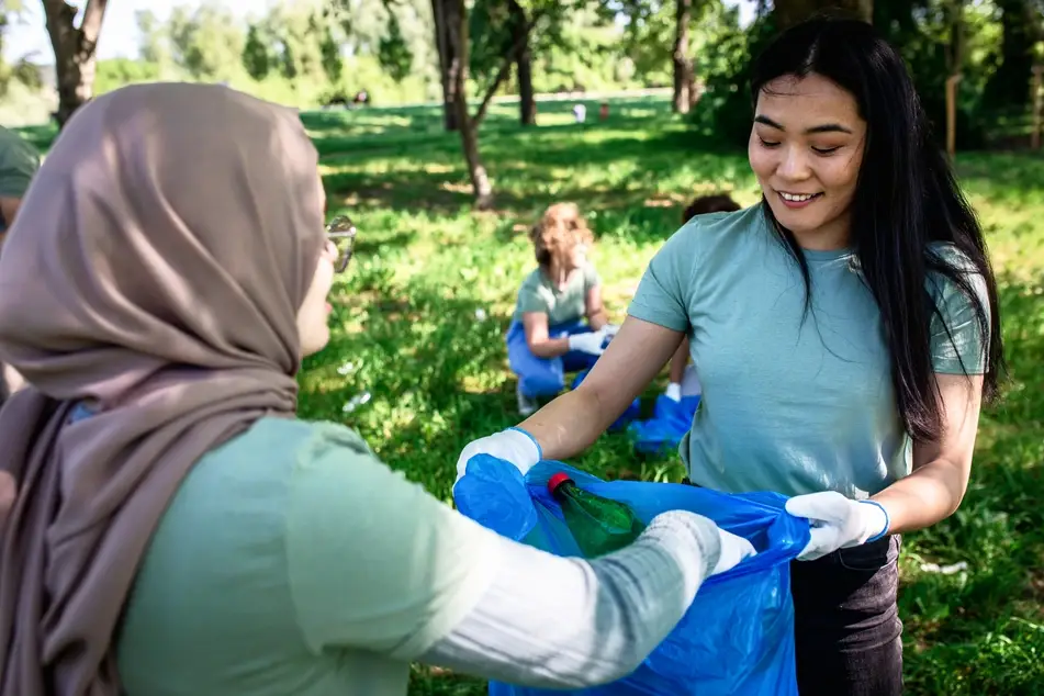 Students volunteer to clean park outside