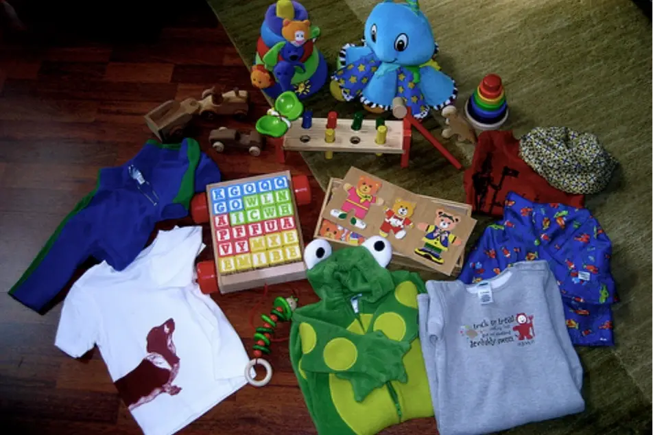 Ropa y juguetes para regalar