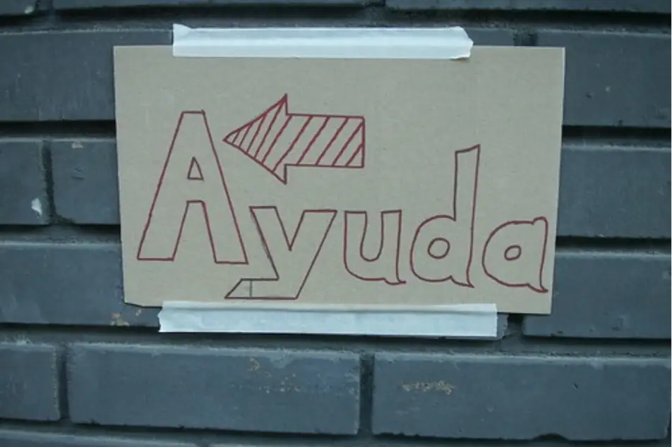 Letrero que dice Ayuda