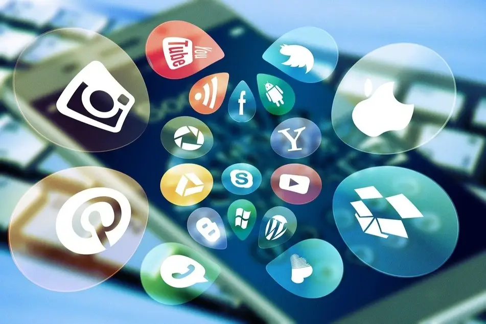 iconos de redes sociales en una pantalla
