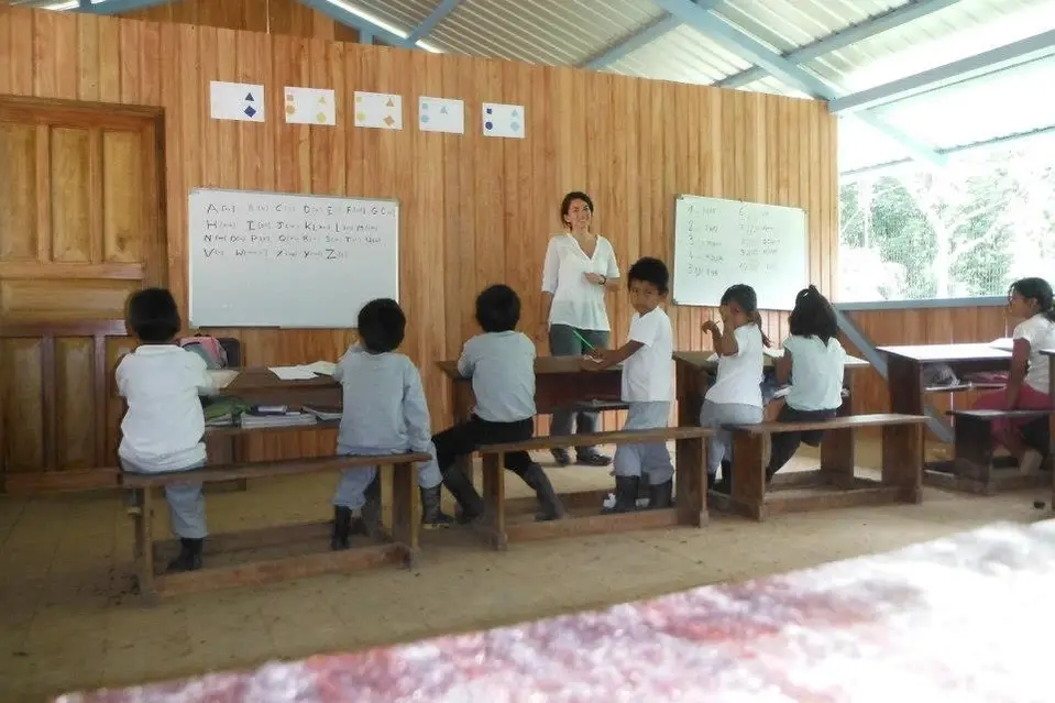 Support the educational programs of rural schools in Ecuador