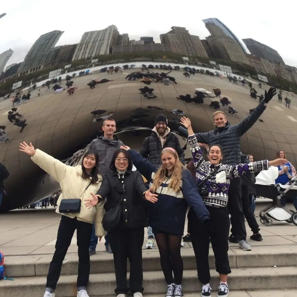 Volunteers needed for HI Chicago Information Desk -- Share your Chicago favorites with travelers