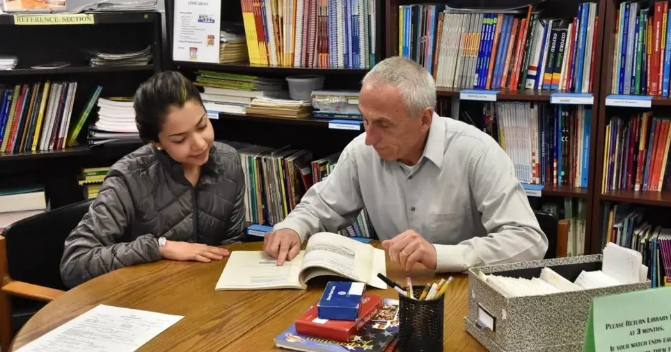 Spanish Speaking Adult Tutors Wanted (Se buscan tutoras de habla hispana)