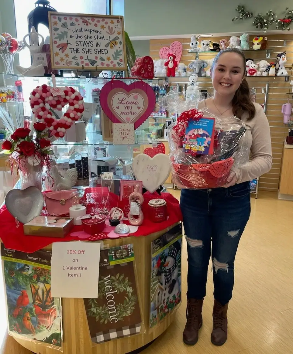 Love Shopping & Selling Cute Unique Items - Be A Gift Shop Clerk