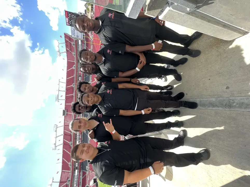 🍔 Volunteer at Raymond James Stadium – Support Forever Outreach Inc. 🎉