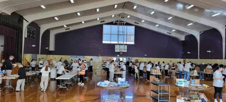 Help make 8,000 lunch bags to reduce hunger in our community 6/20