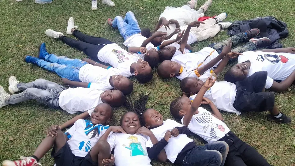 “Usa tu creatividad para cambiar vidas: voluntariado en campañas solidarias para proyectos en India, Nepal, Kenia y España.”