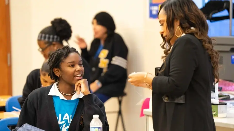 Volunteer Mentor – Meet + Mentor Program