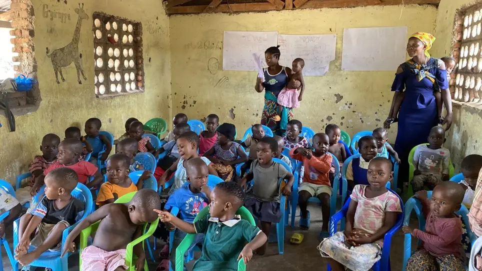 Volunteer at our kindergarten in malawi monkey bay
