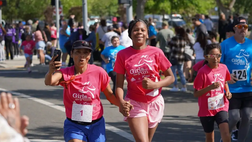 Become a volunteer coach/mentor with Girls on the Run!