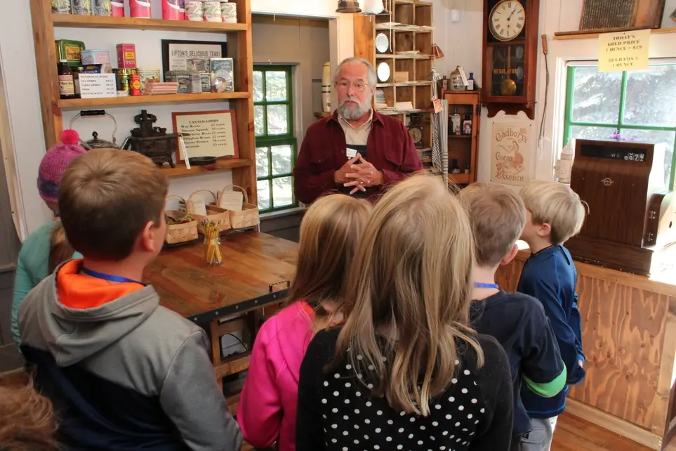 History Educator: School Programs