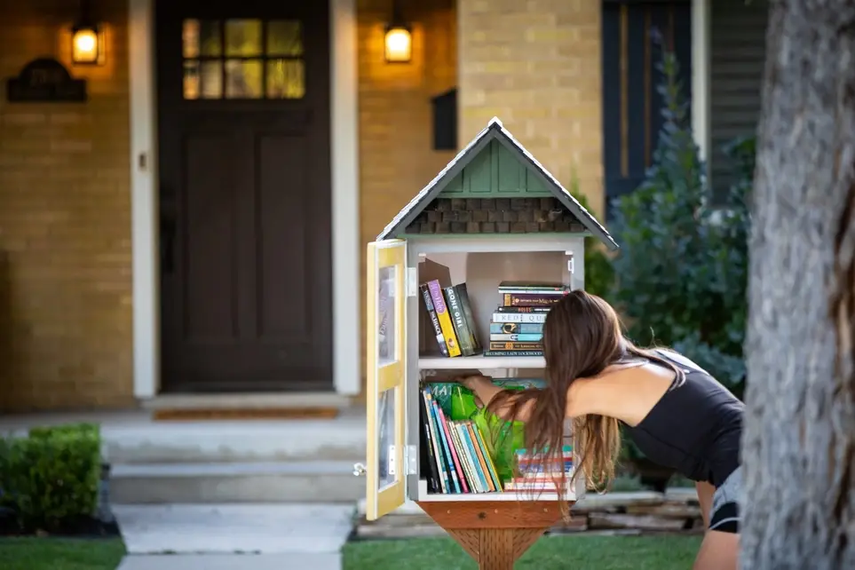 Distribute books to Little Free Libraries near you
