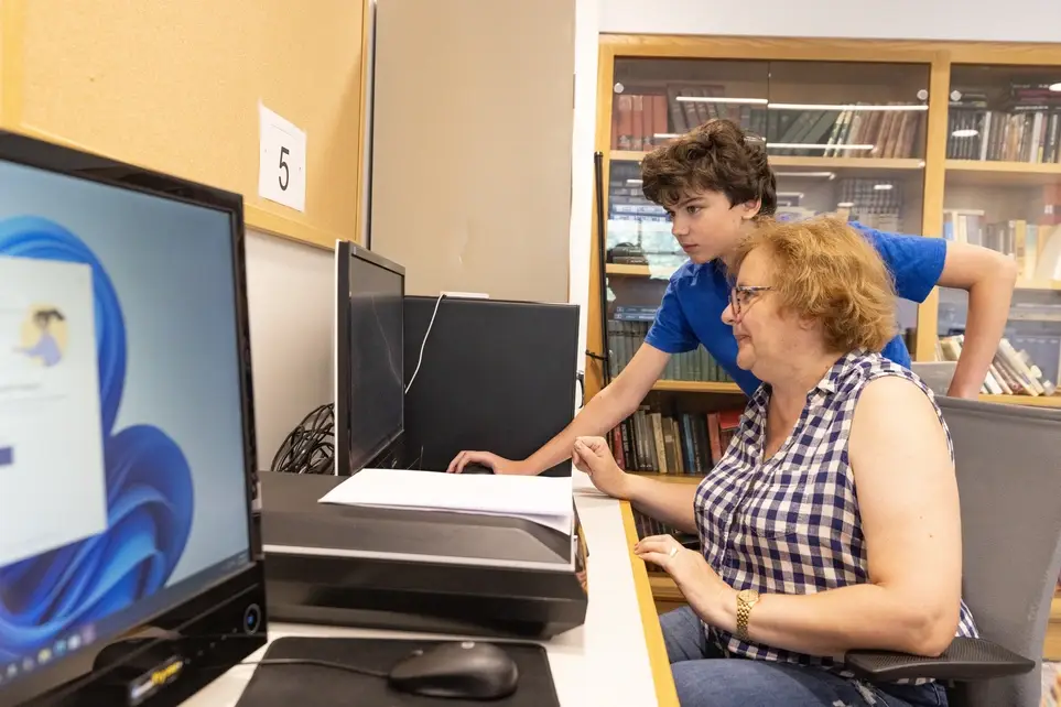 Help Residents Navigate Technology! Become a Tech Tutor at Shillman House (Framingham, MA)