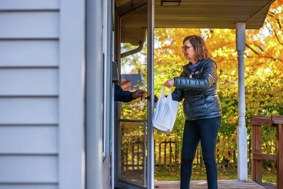 Deliver a Smile Safely! Be a Meals on Wheels Volunteer!