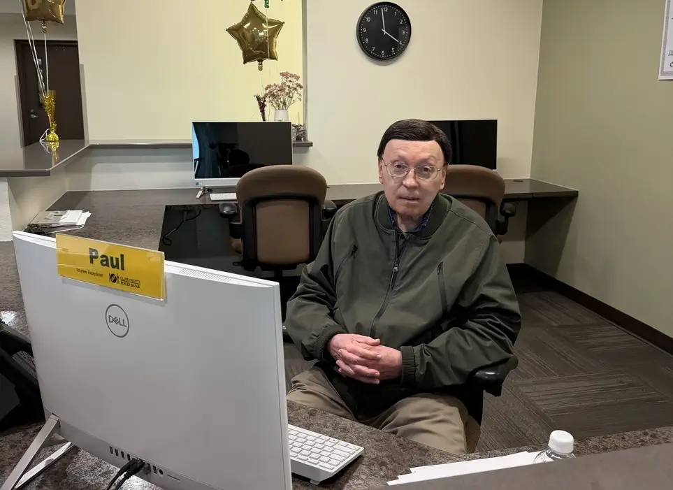 Love to Connect With People? Volunteer as a Receptionist Today!