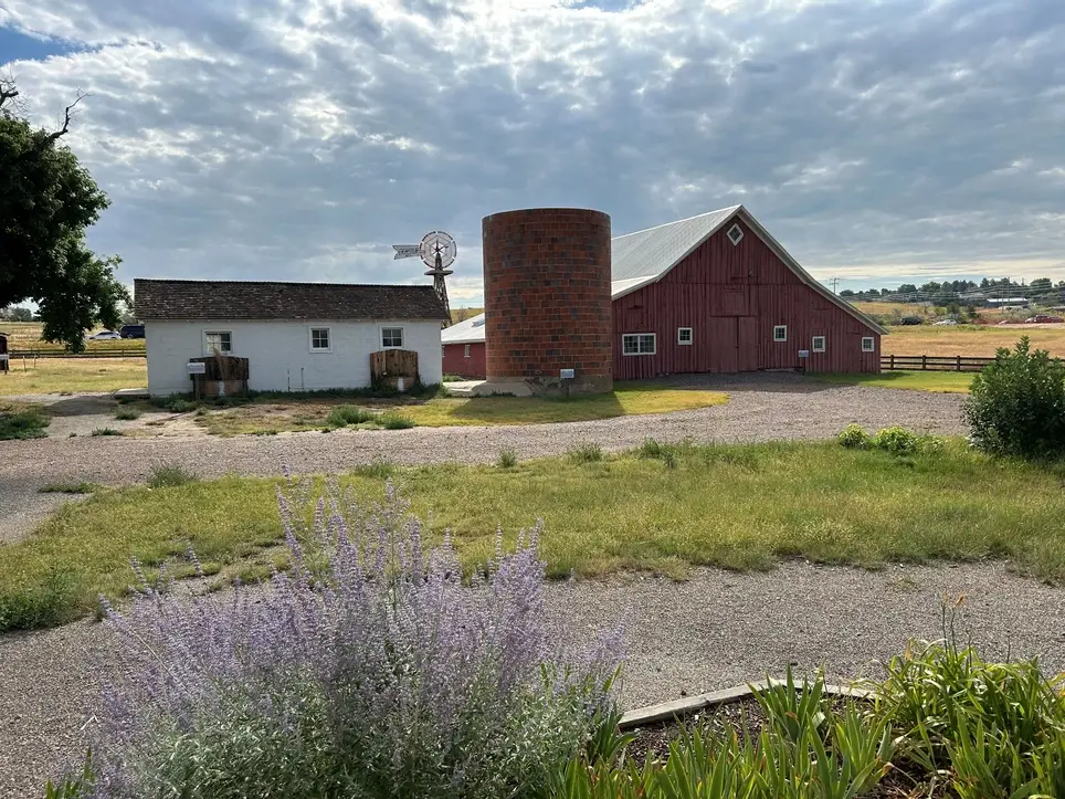 17 Mile House - Tours and Experiences Hosts 🏡