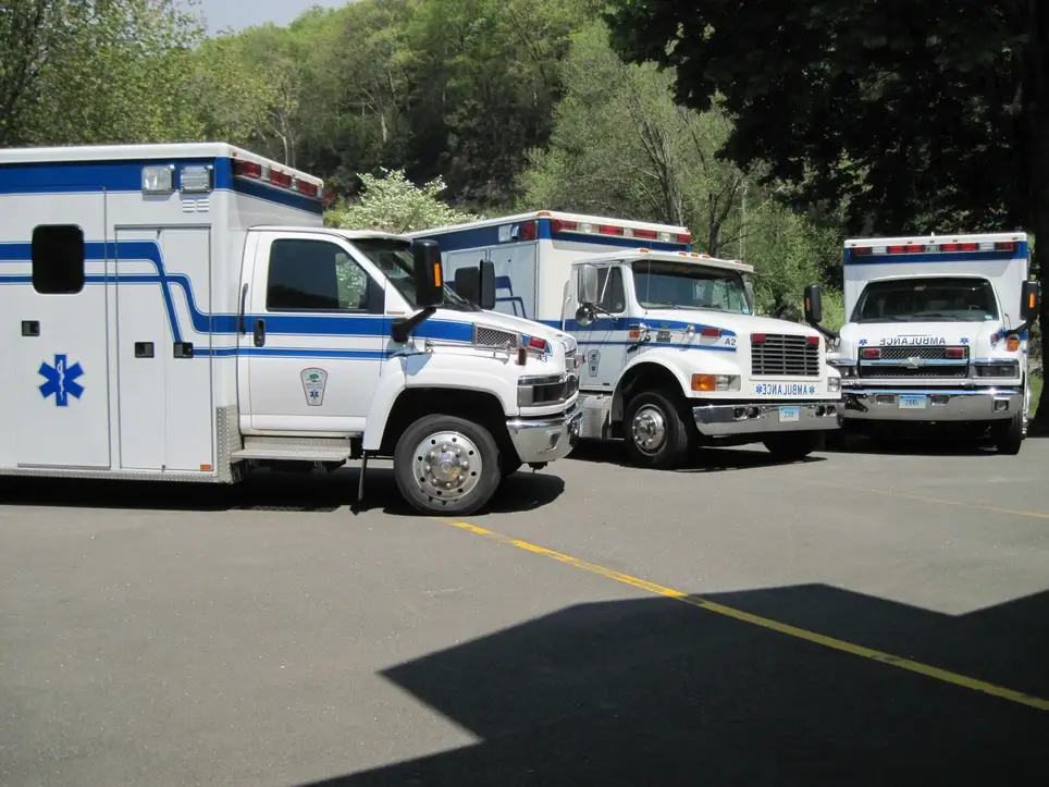 VOLUNTEER EMT's and EMR's  AT SOUTHBURY AMBULANCE ASSOCIATION