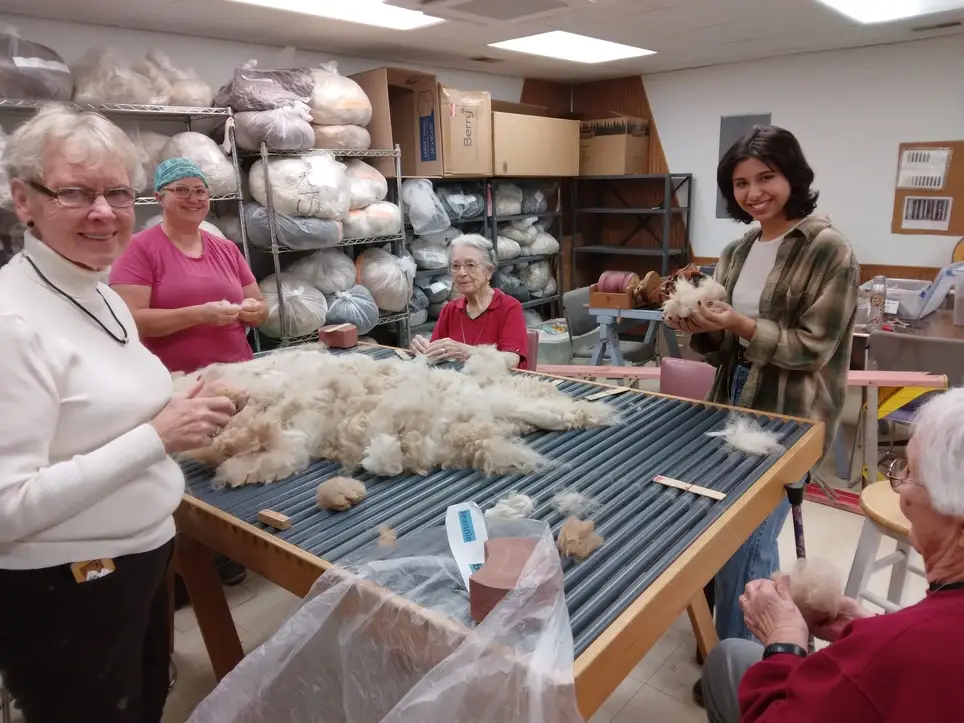 Skirting Circle! Sorting Alpaca Fiber