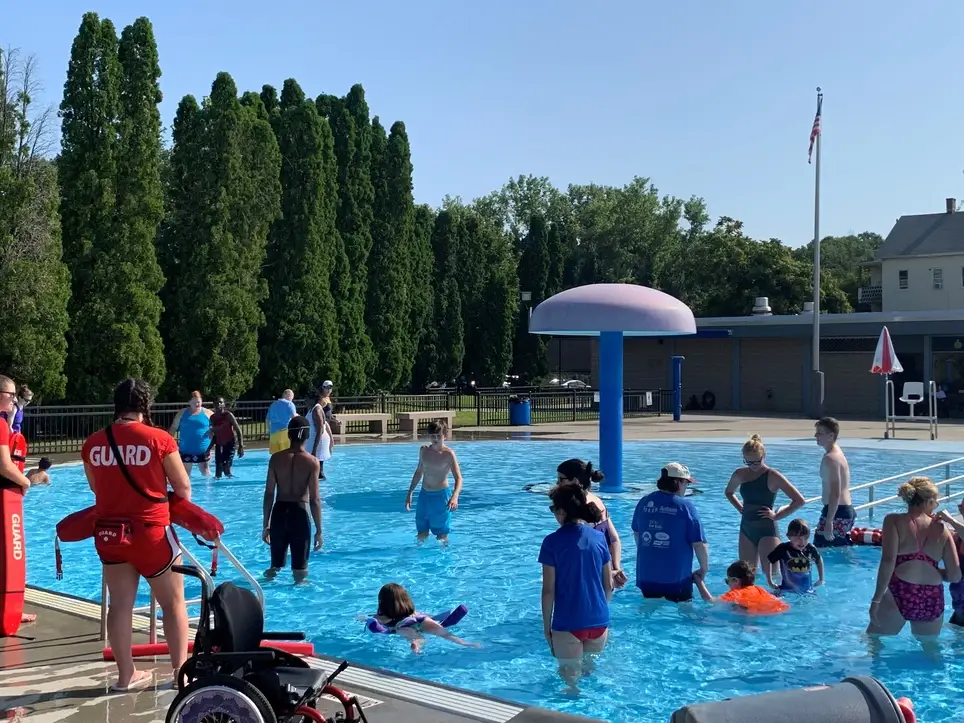 Swim Volunteer Wanted- Worcester