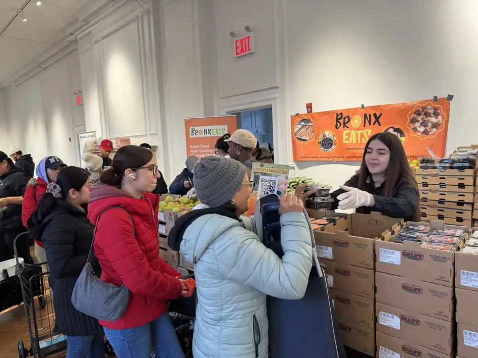 Volunteer to Distribute Fresh Produce at Bronx Public Schools