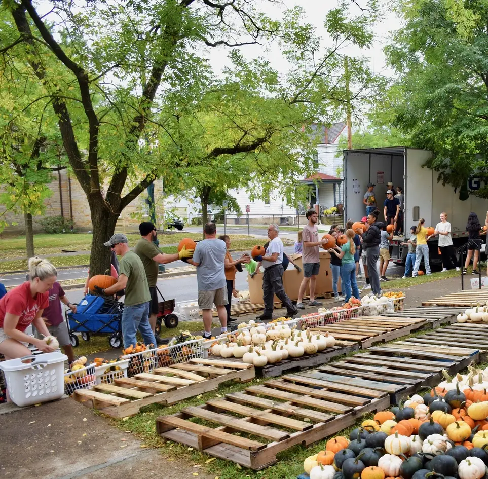 Pumpkin Unloading at the Sewickley UMC Pumpkin Patch