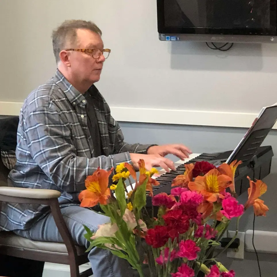 Pianist to play hymns for seniors in San Leandro, CA