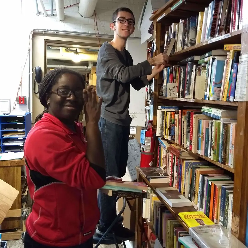 Help people in Illinois prisons have books to read