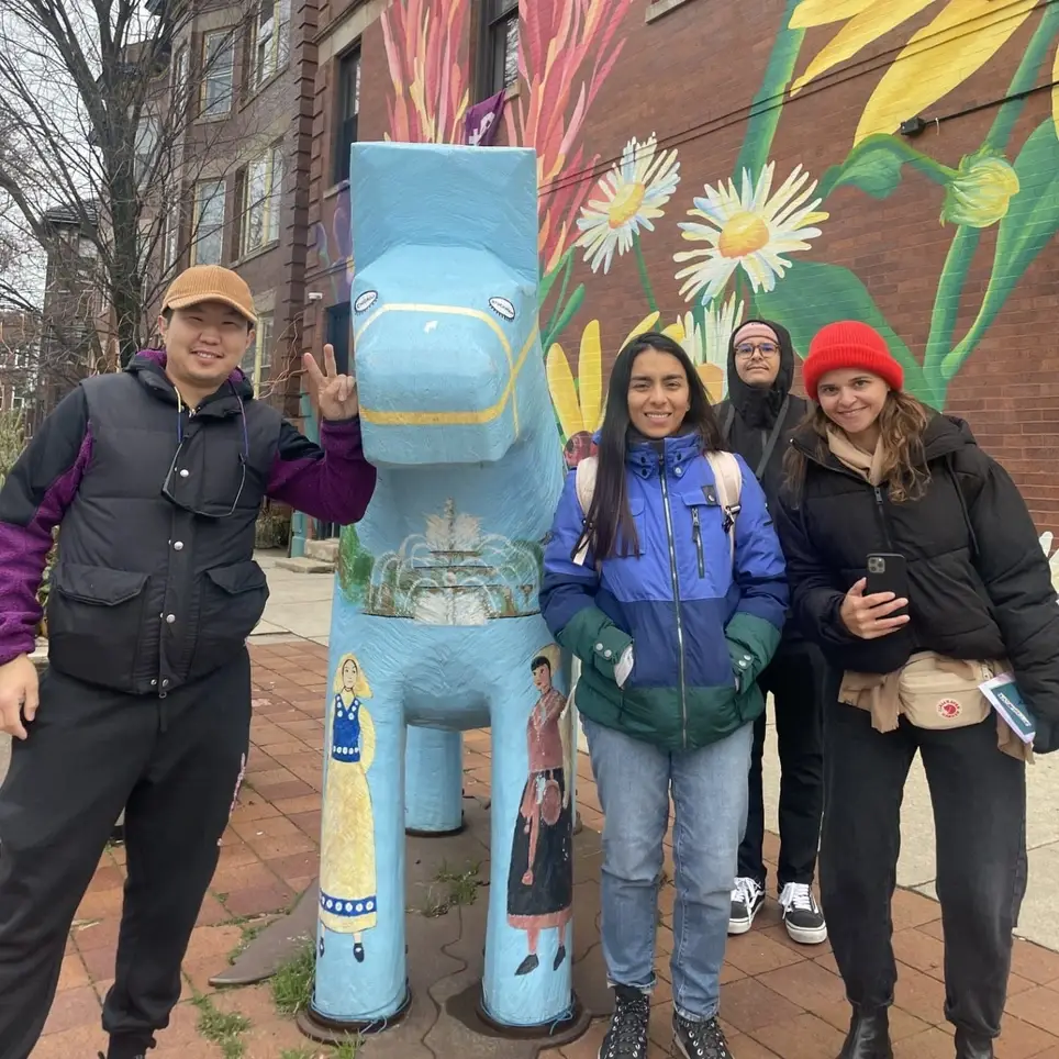 Lead cultural outings for travelers to Chicago!