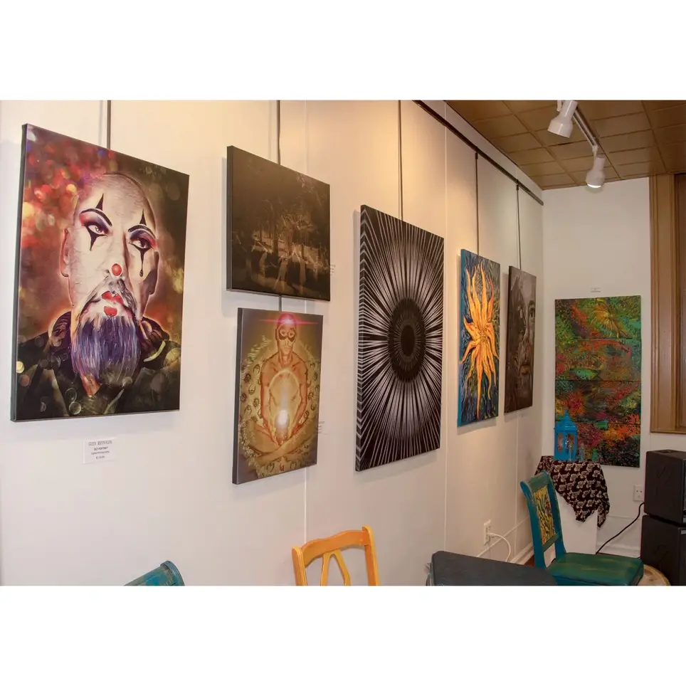 Gallery Committee Volunteer