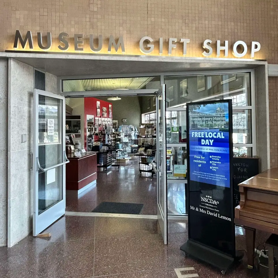 Museum Front Desk/Gift Shop Volunteer