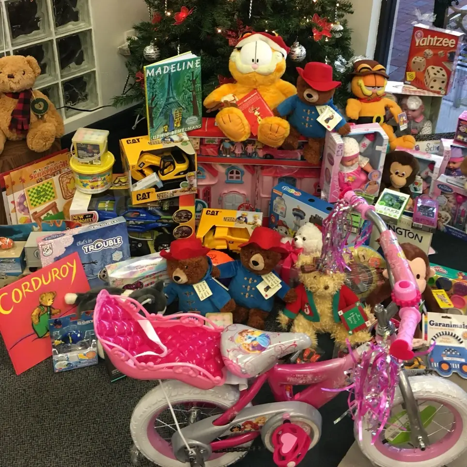Brighten the day of a child in the hospital