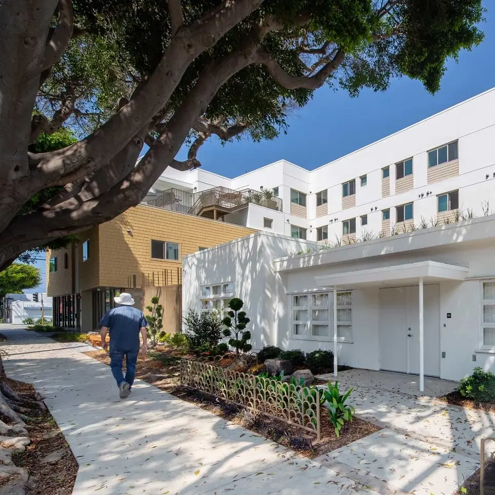 Deliver Meals on Wheels in Santa Monica (The Laurel)